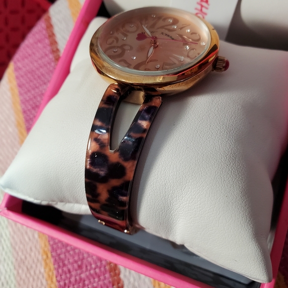 Betsey Johnson Rose Gold Tone Watch NiB - Picture 4 of 7